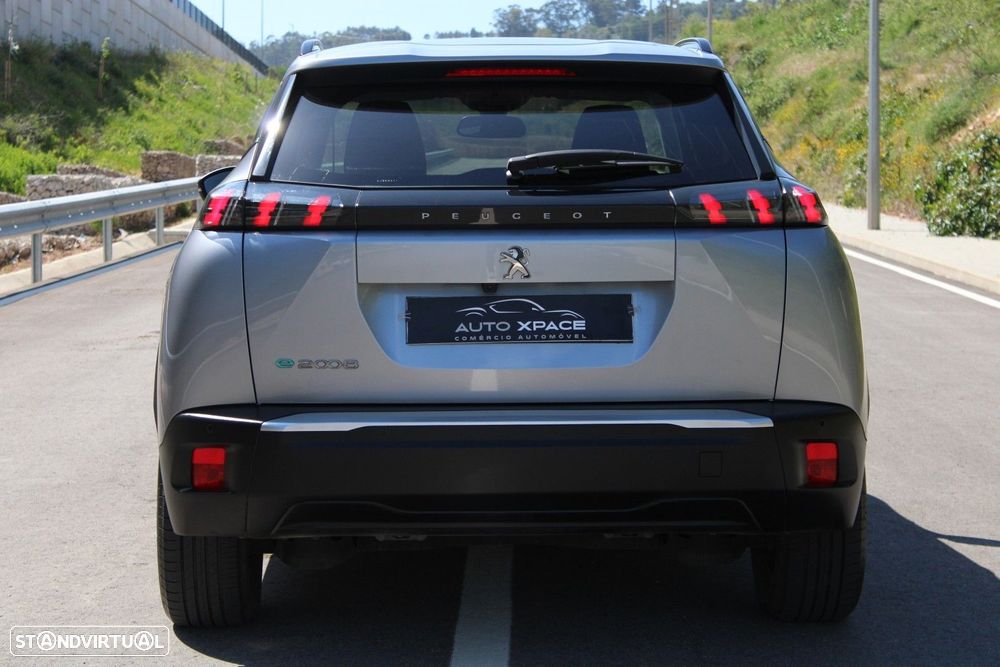 Peugeot e-2008 Allure - 16