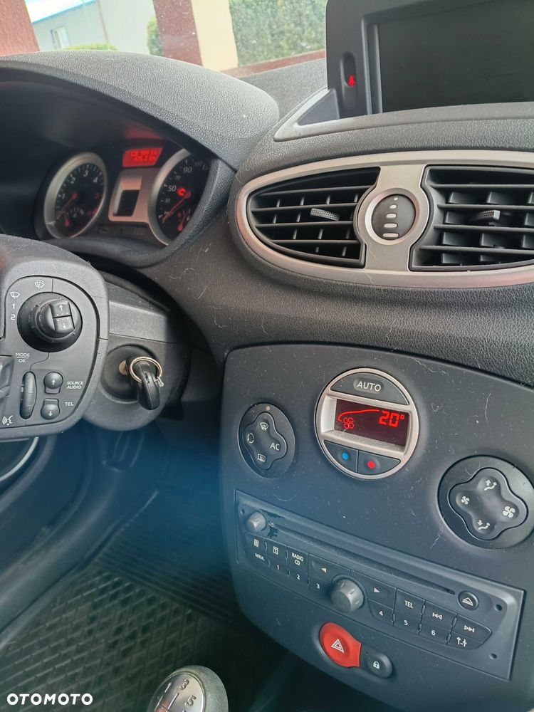 Renault Clio 2010 photo 4