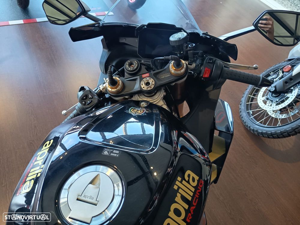Aprilia RS V4 FACTORY - 3