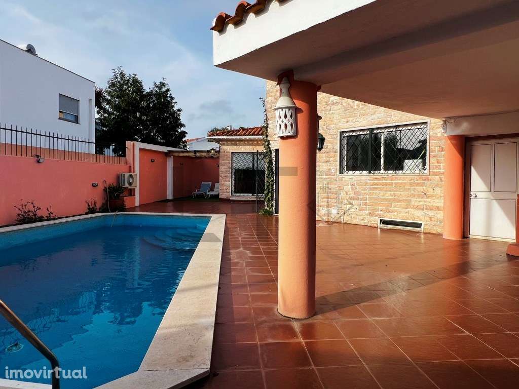 Encantadora Moradia T5 com Piscina para Venda, em São Pedro do Estoril - Grande imagem: 3/33