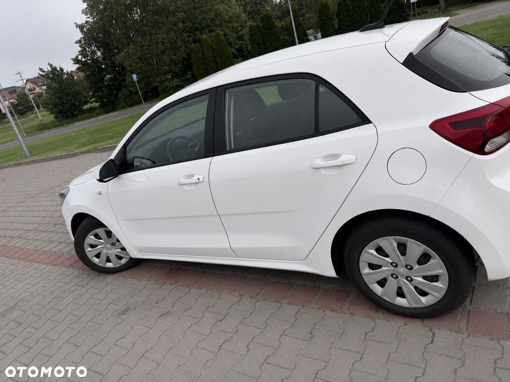Kia Rio - 4