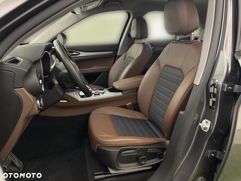 Alfa Romeo Stelvio - 11