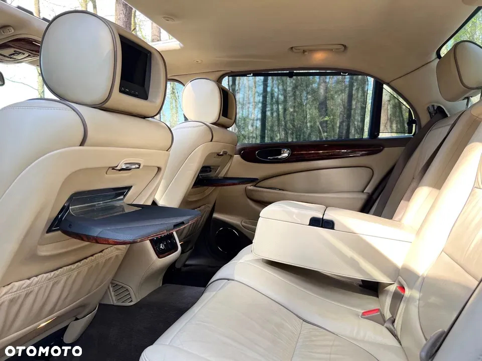 Jaguar XJ - 19