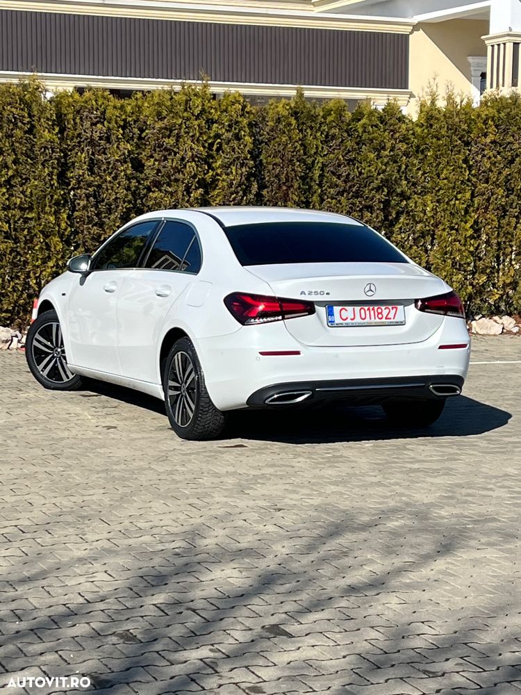 Mercedes-Benz A 250 e Sedan Aut. - 10