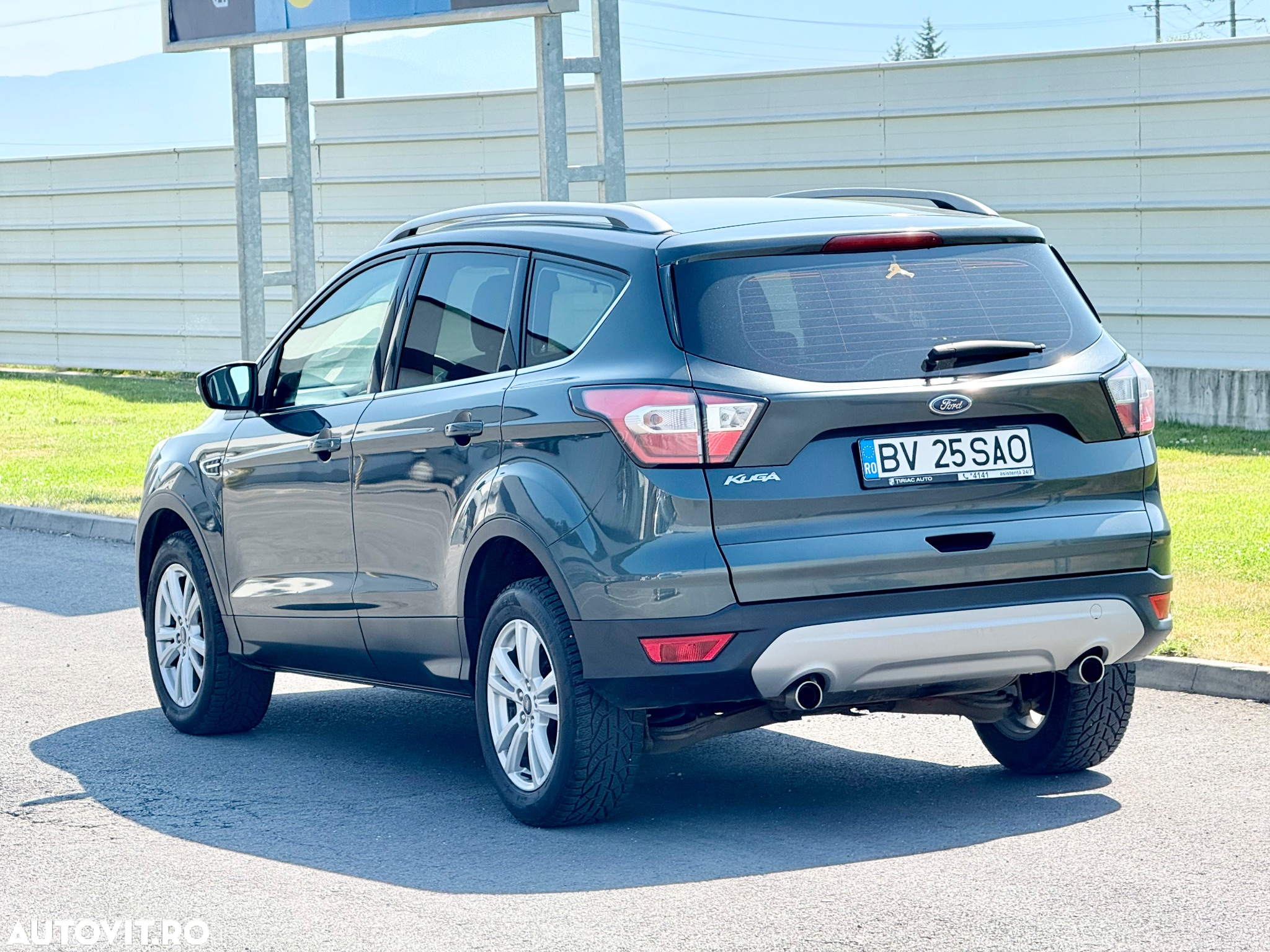 Ford Kuga 1.5 TDCi 2WD Titanium - 4