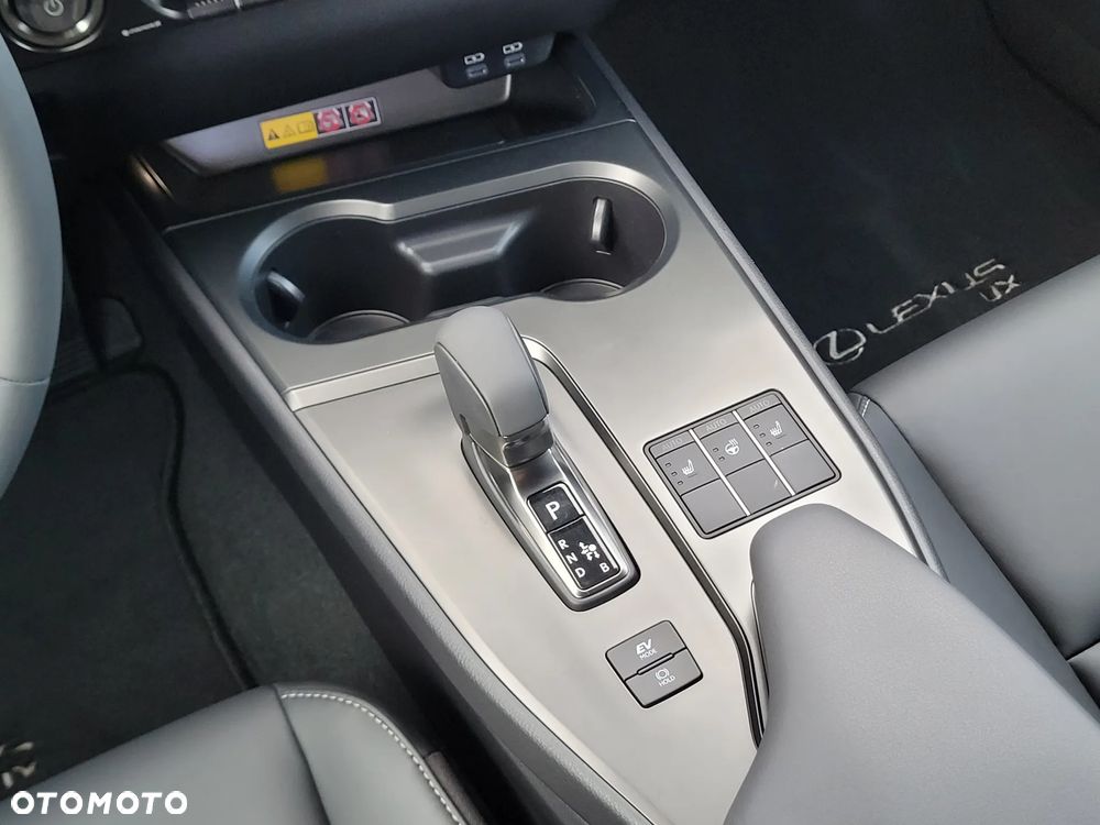 Lexus UX 300h F Sport Design - 21