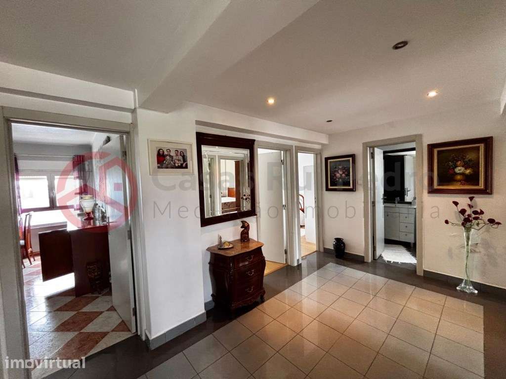 Apartamento T4 em Chelas com Excelente Localização e Potencial de V... - Grande imagem: 3/28