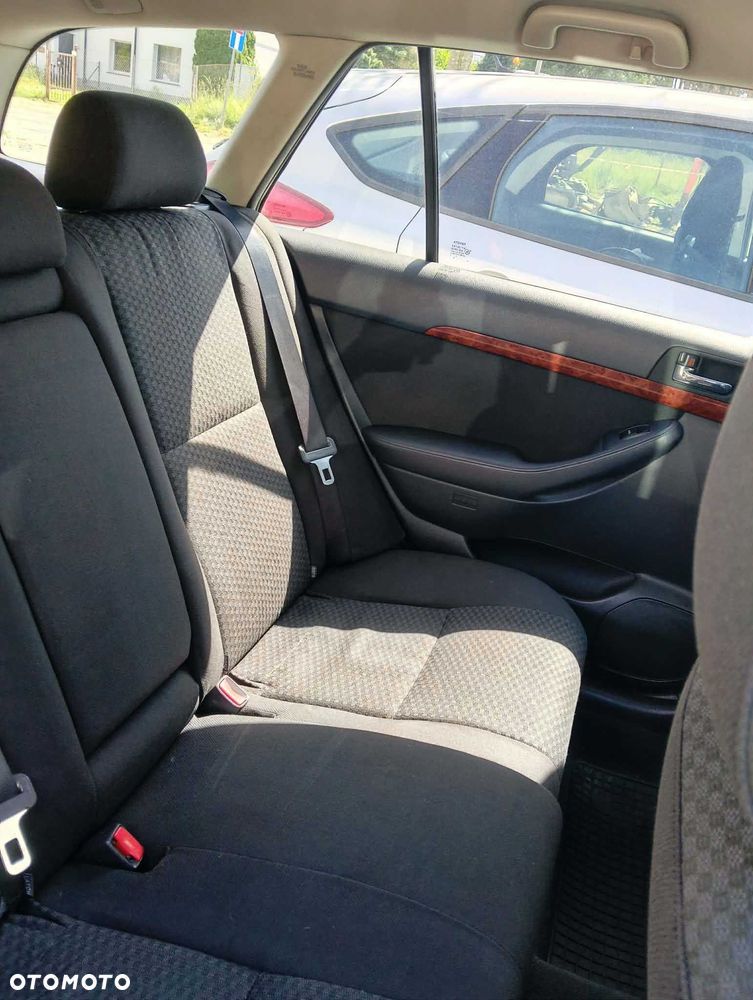 Toyota Avensis - 7