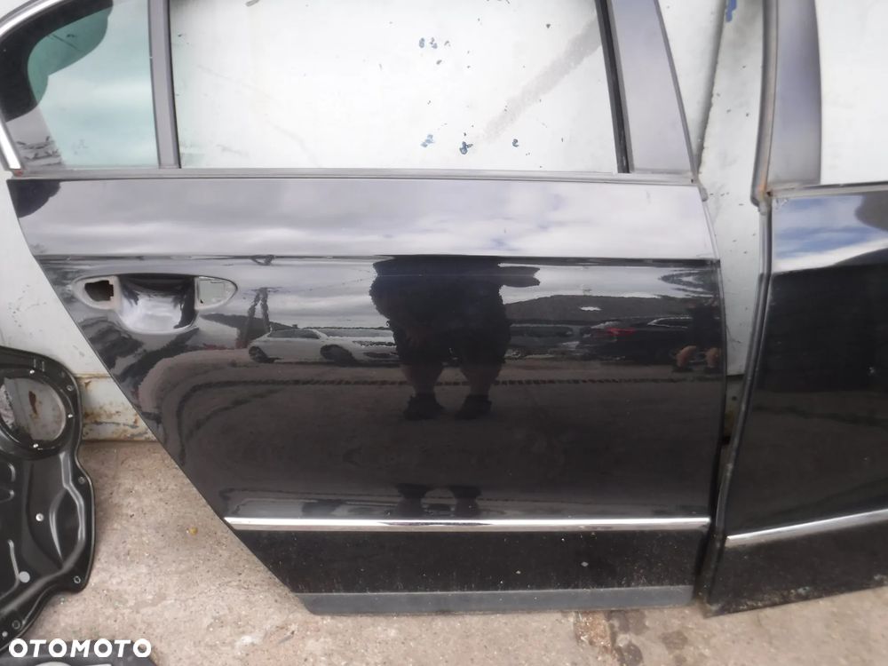 Vw Passat B6 sedan drzwi tyl  prawe LC9X - 2