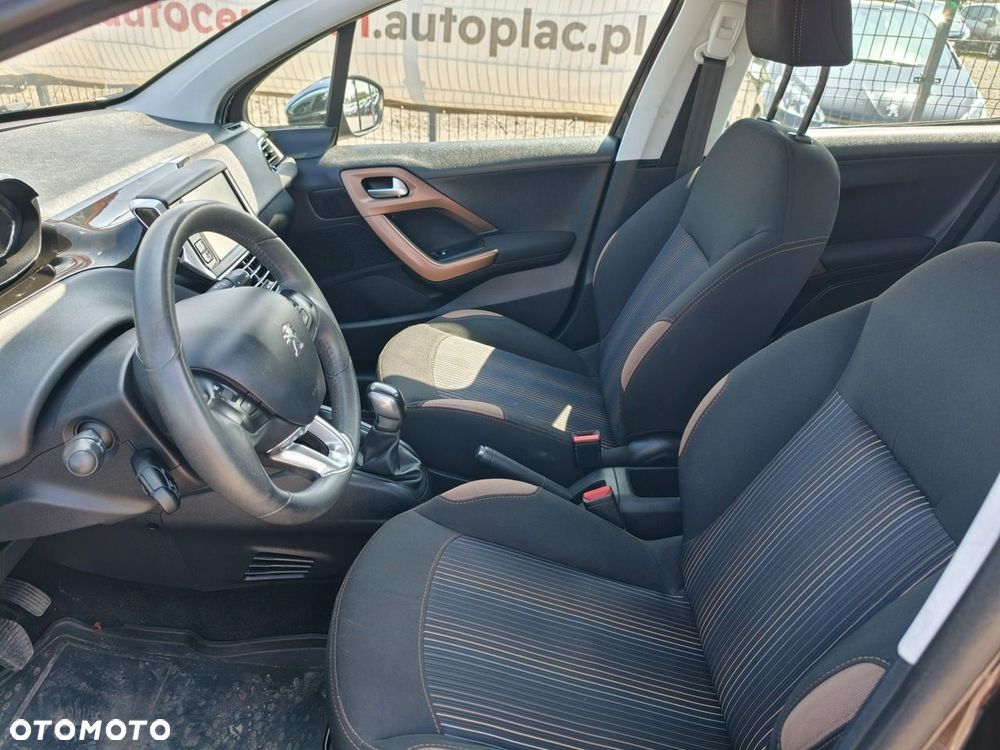 Peugeot 208 - 22