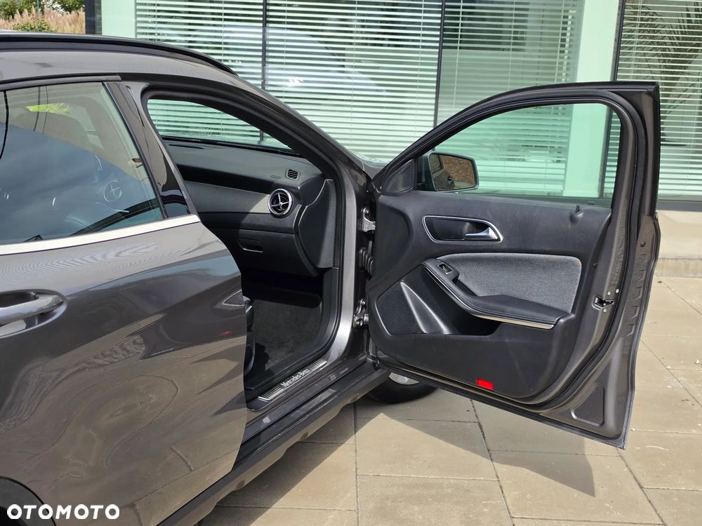 Mercedes-Benz GLA 200 d Activity Edition - 37