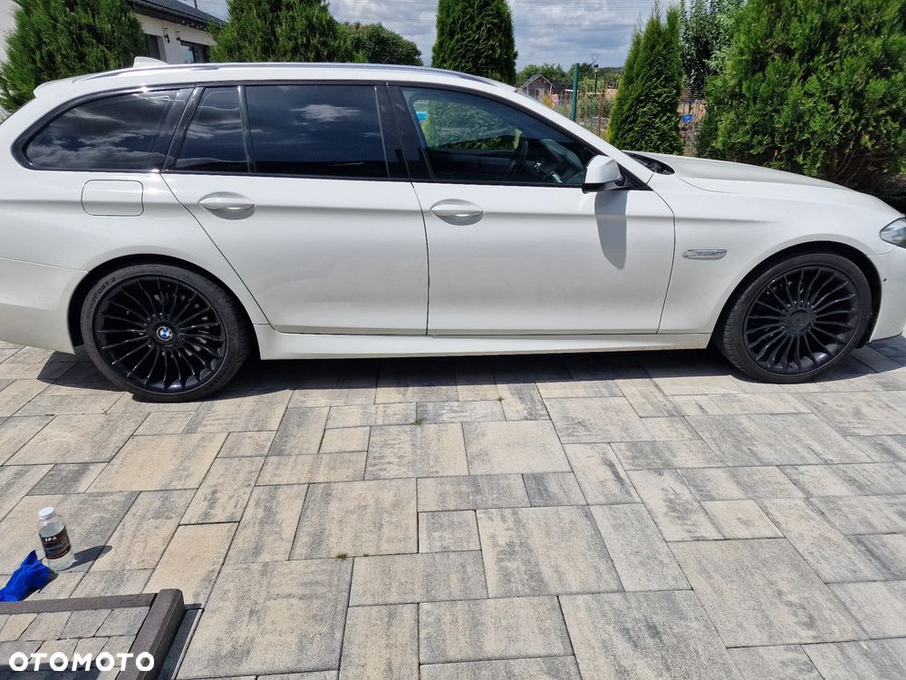 BMW Seria 5 520d - 32