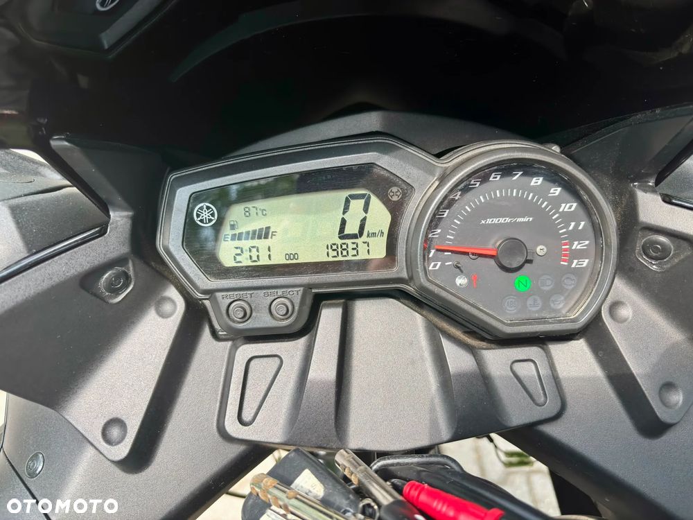 Yamaha XJ - 6
