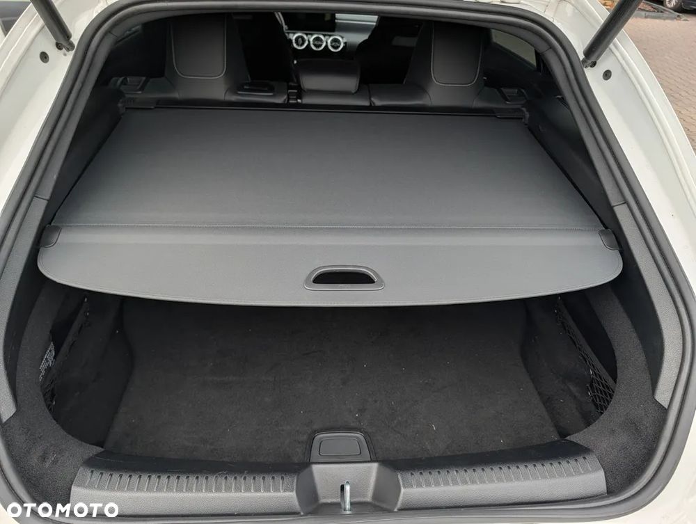 Mercedes-Benz CLA 200 7G-DCT Entry - 4