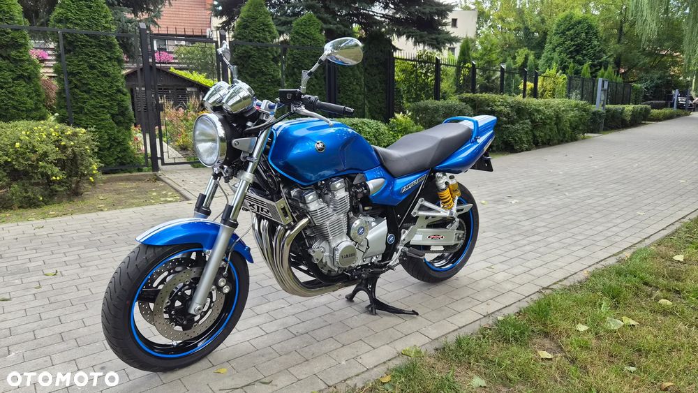 Yamaha XJR - 6