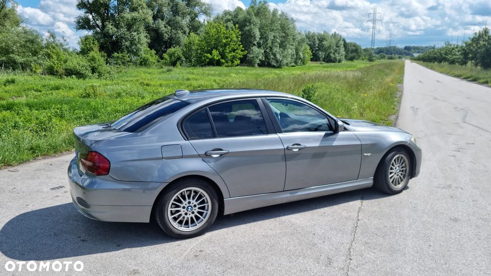 BMW Seria 3 318d - 4