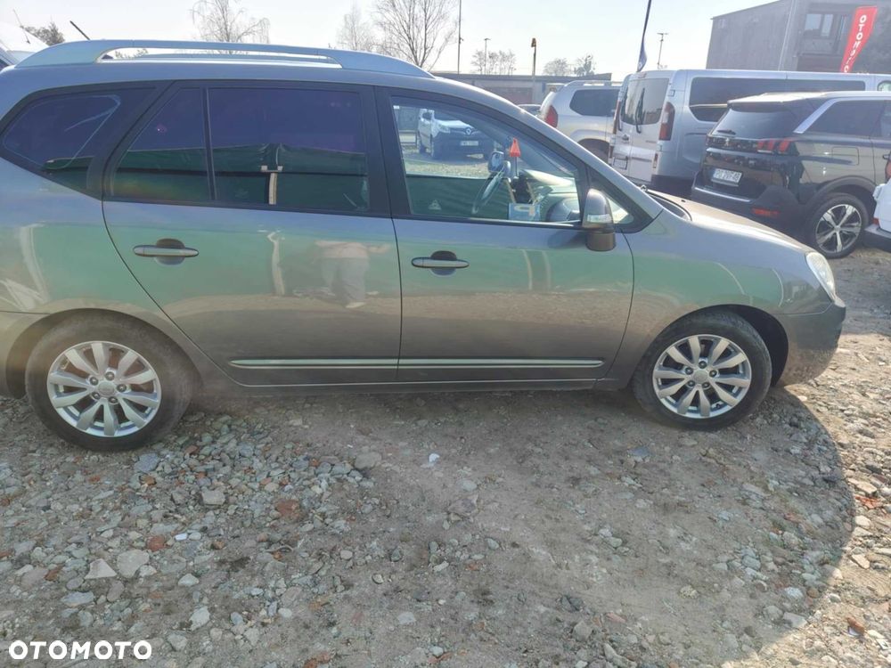 Kia Carens - 2