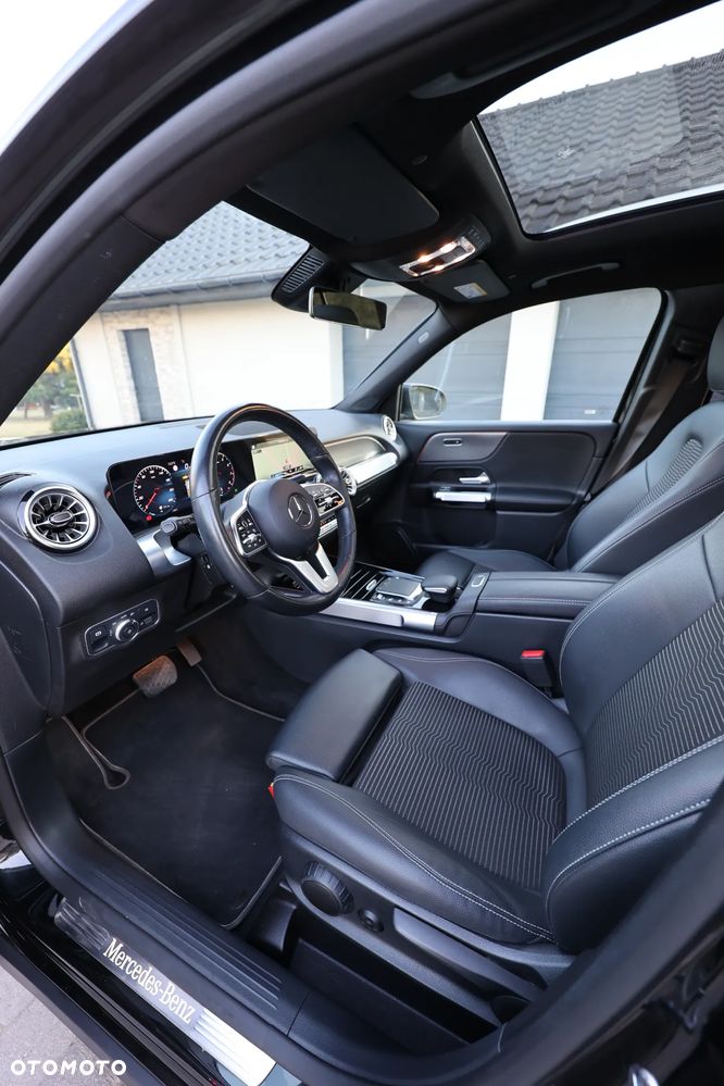 Mercedes-Benz GLB - 32