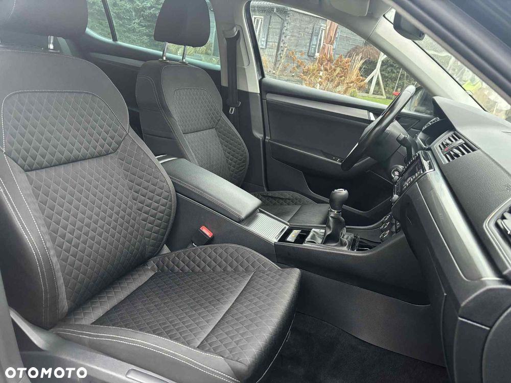 Skoda Superb 2.0 TDI Ambition - 25