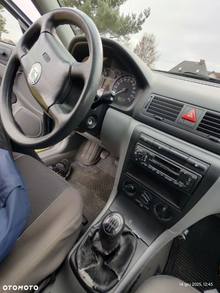 Skoda Octavia 1.6 LX - 6