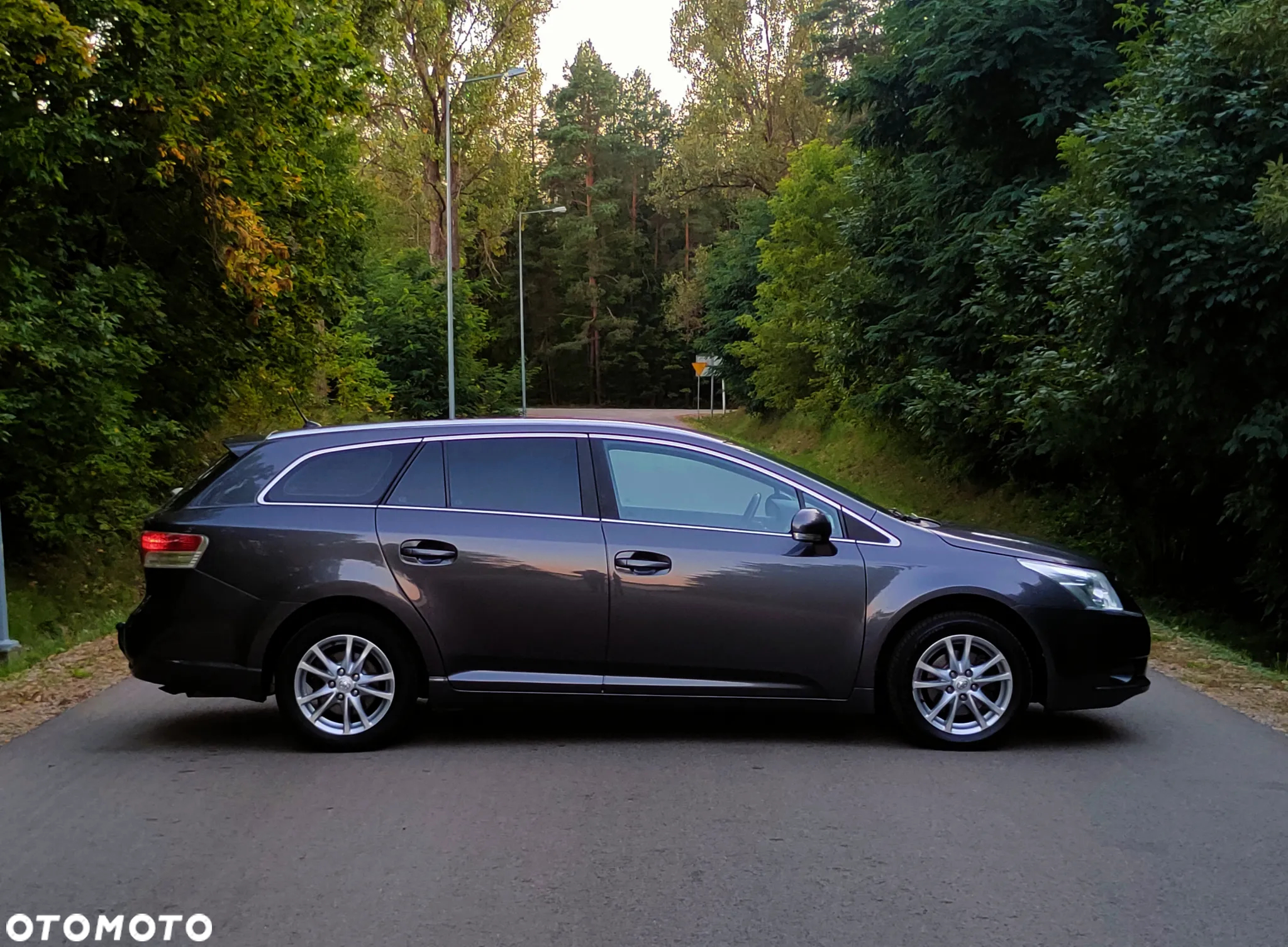 Toyota Avensis 1.8 Sol plus NAVI - 13