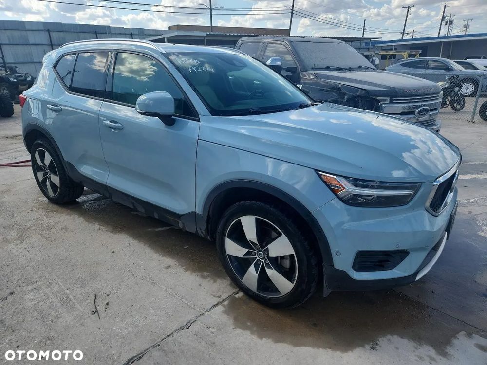 Volvo XC 40 T5 AWD Momentum - 2