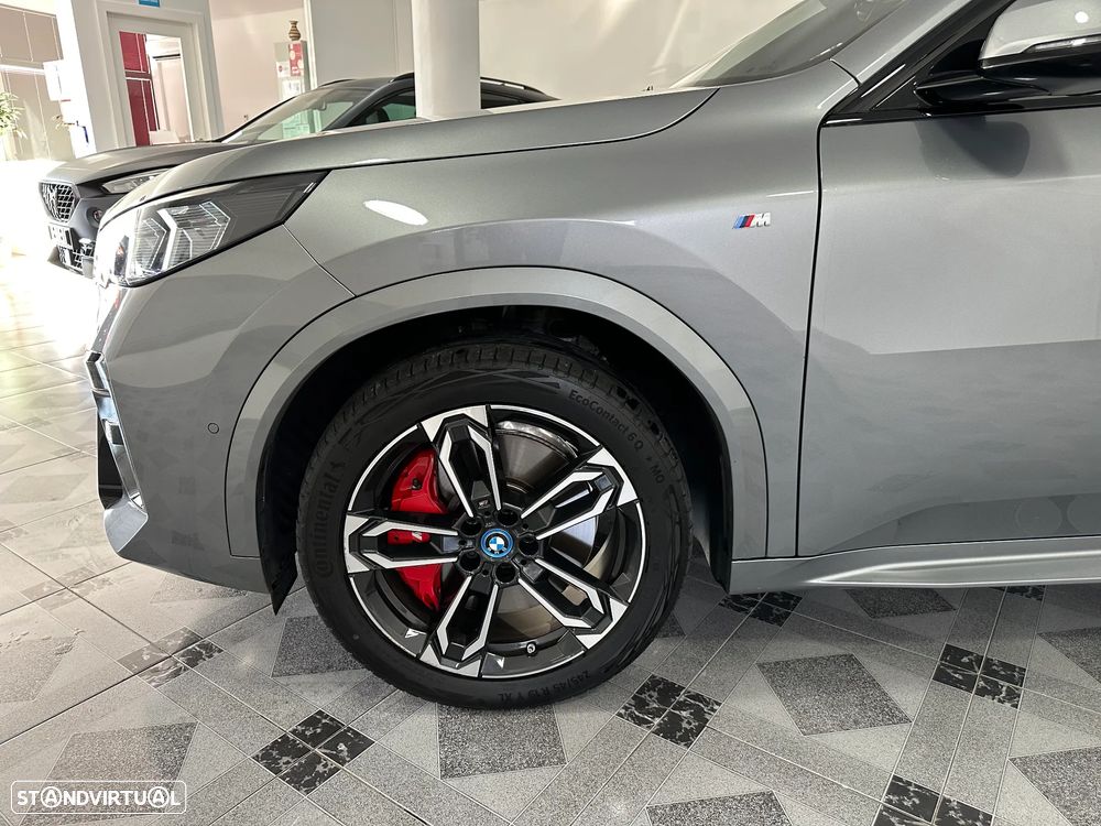 BMW iX2 eDrive20 Pack Desportivo M - 10