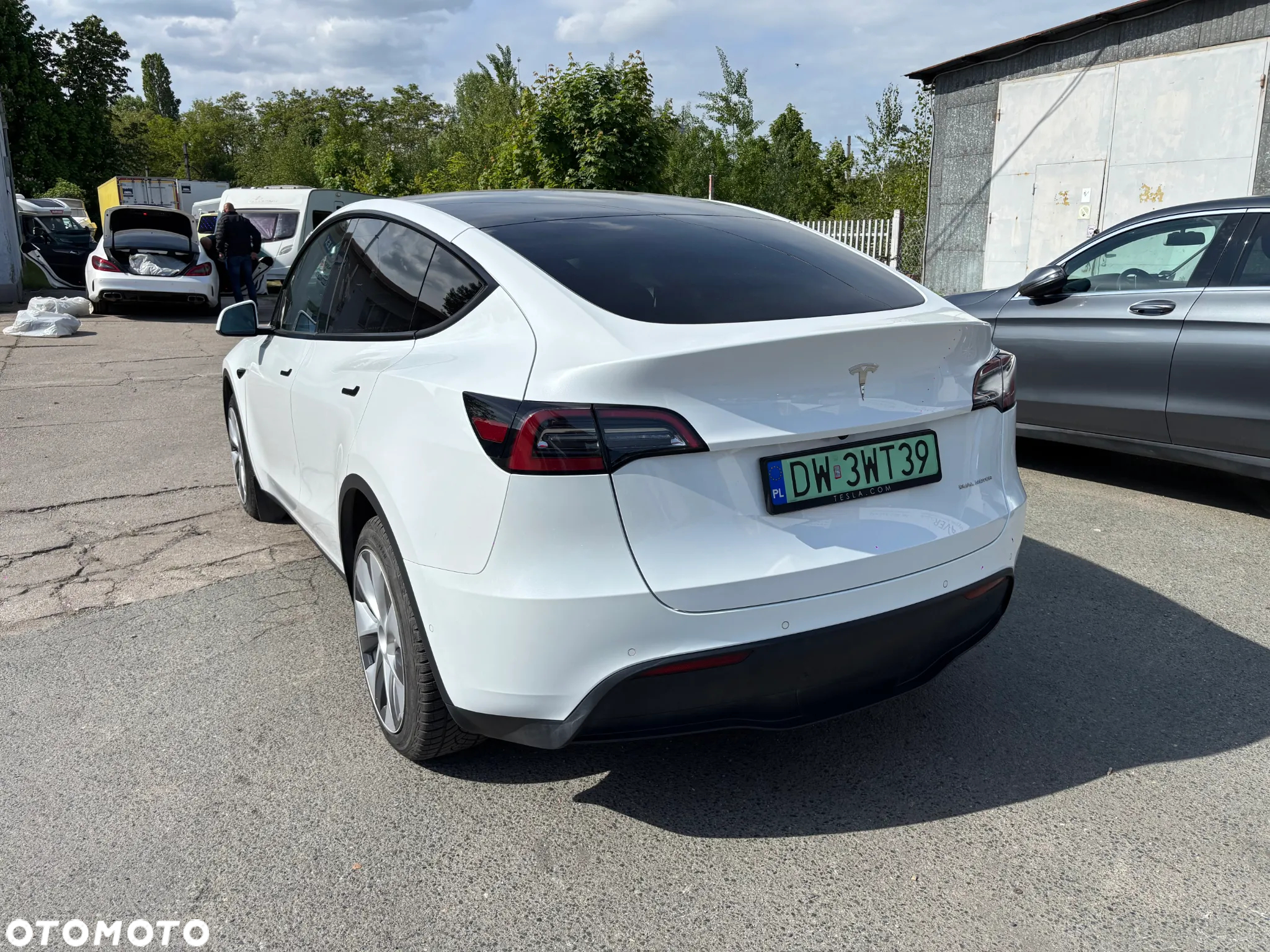 Tesla Y Long Range AWD - 8