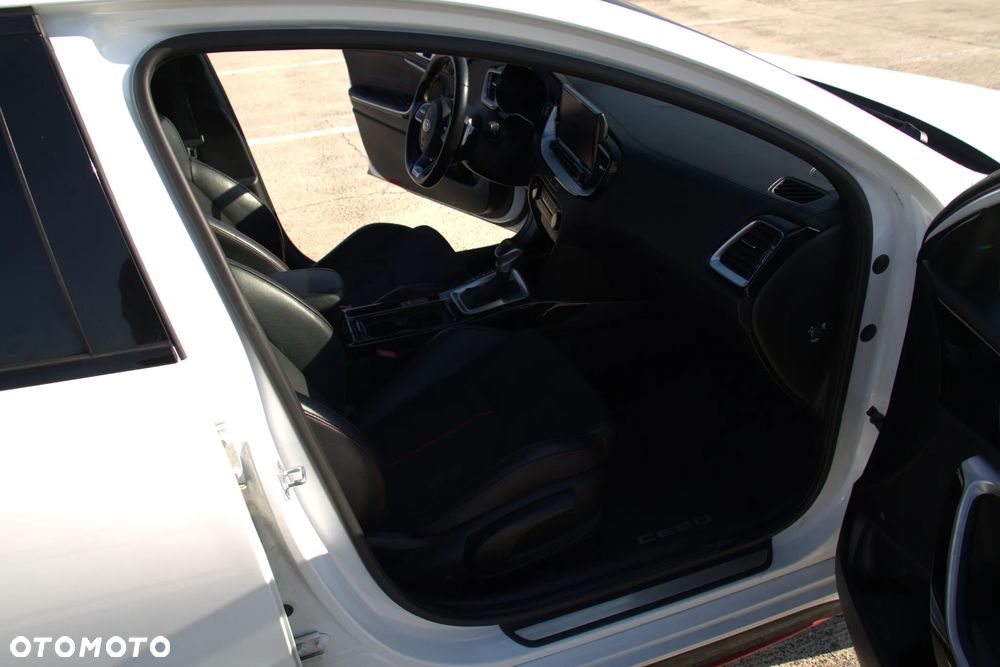 Kia ProCeed 1.6 T-GDI GT DCT - 13
