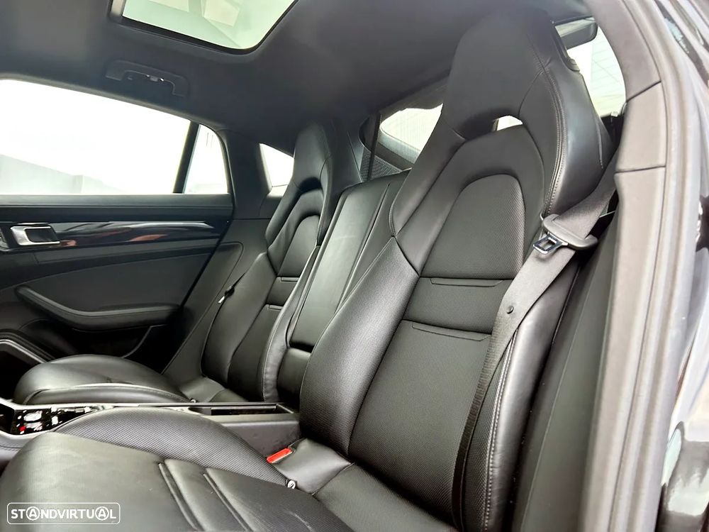 Porsche Panamera 4 E-Hybrid - 33