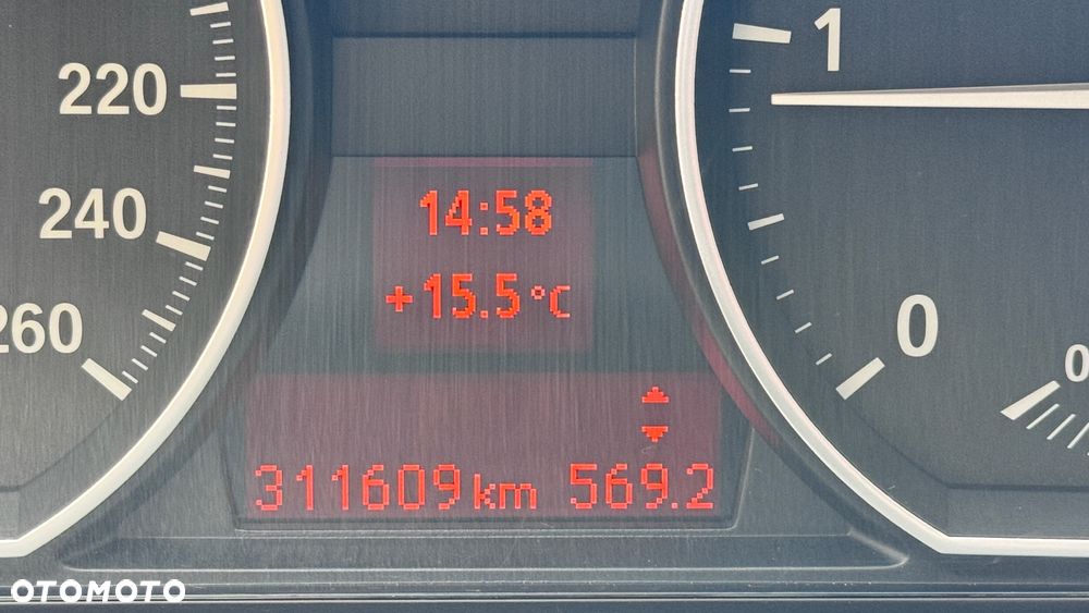 BMW Seria 1 120d - 24