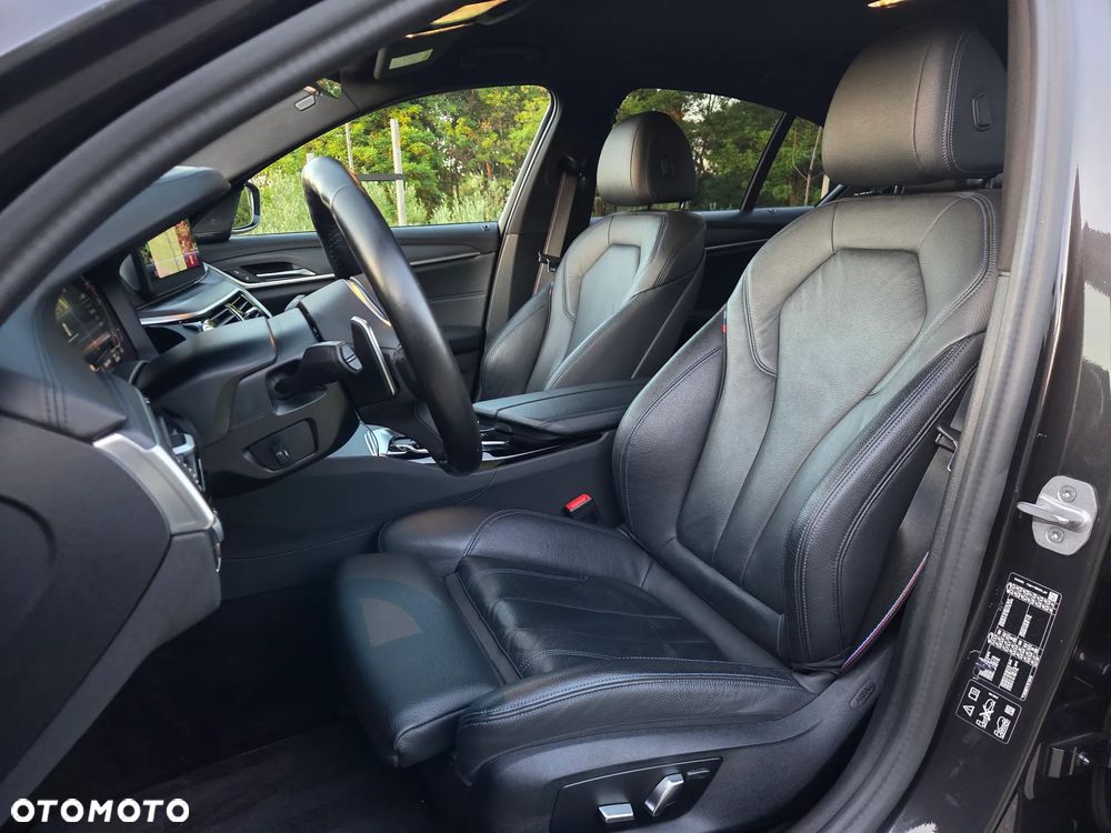 BMW Seria 5 530d xDrive mHEV M Sport sport - 34