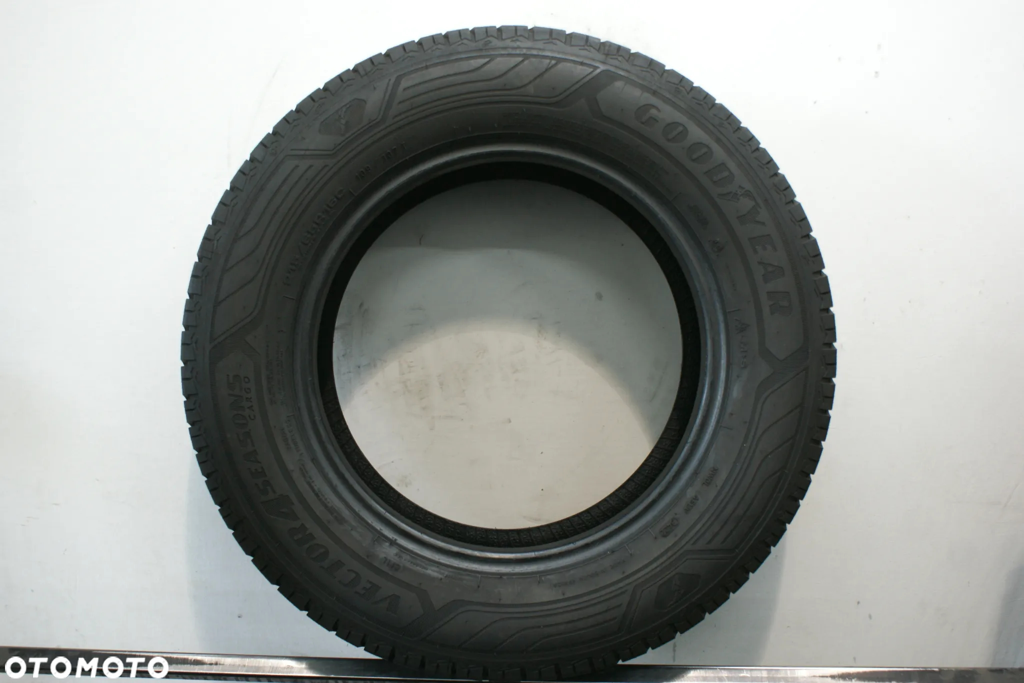 całoroczne 215/65R16C GOODYEAR VECTOR 4SEASONS CARGO 8mm  B1775 - 4