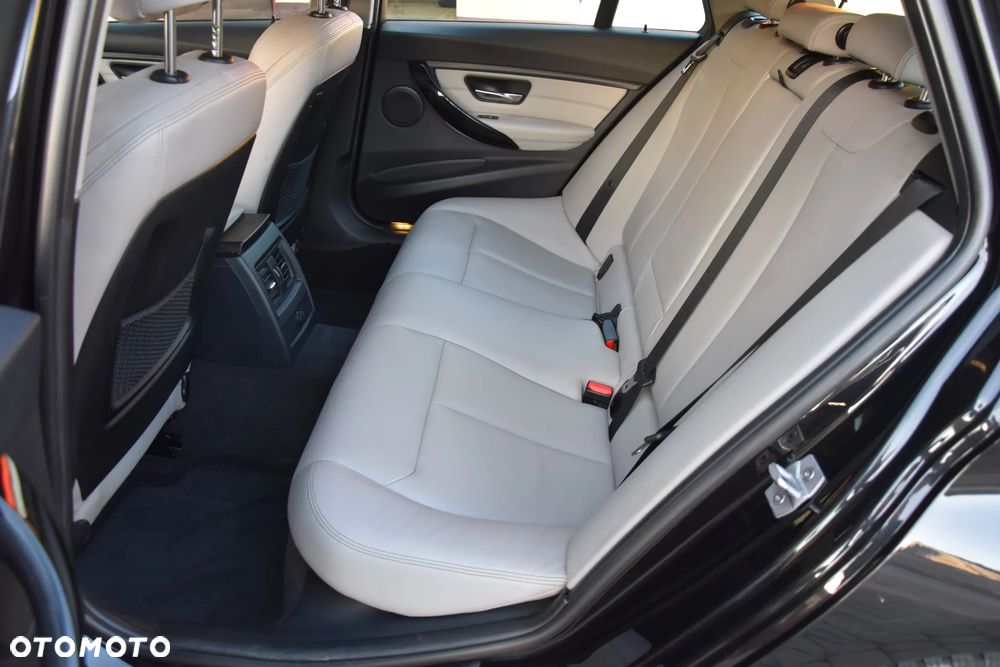 BMW Seria 3 320d Sport Line - 30