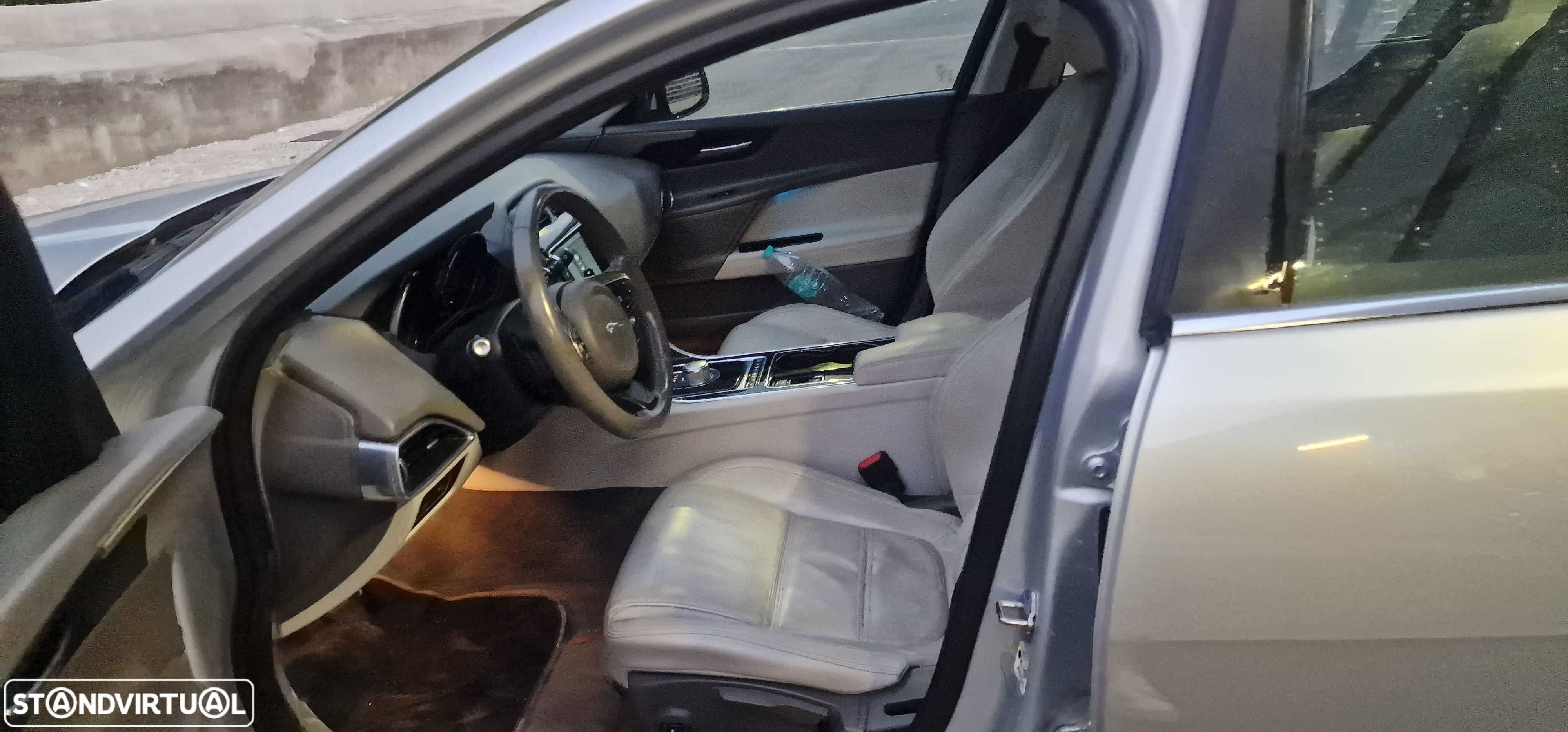 Jaguar XE 2.0 D Prestige Aut. - 15