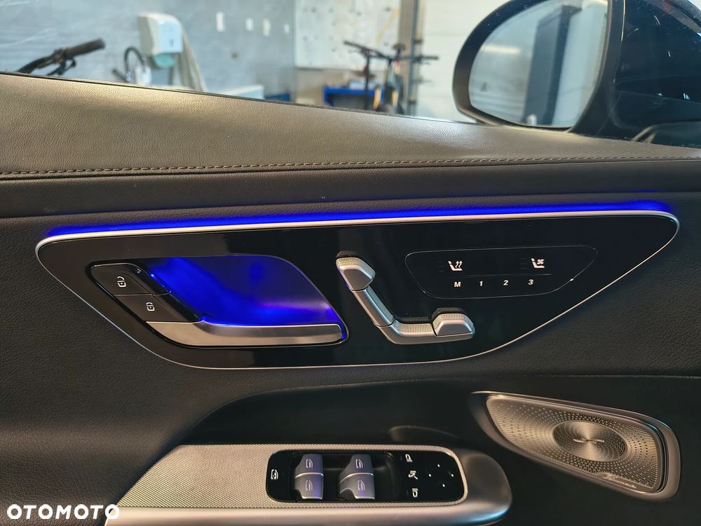 Mercedes-Benz GLC 300 4Matic 9G-TRONIC AMG Line Plus - 32