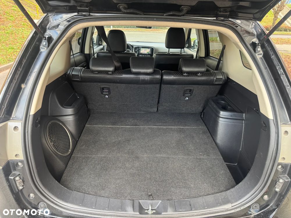 Mitsubishi Outlander 2.0 4WD Plus - 23