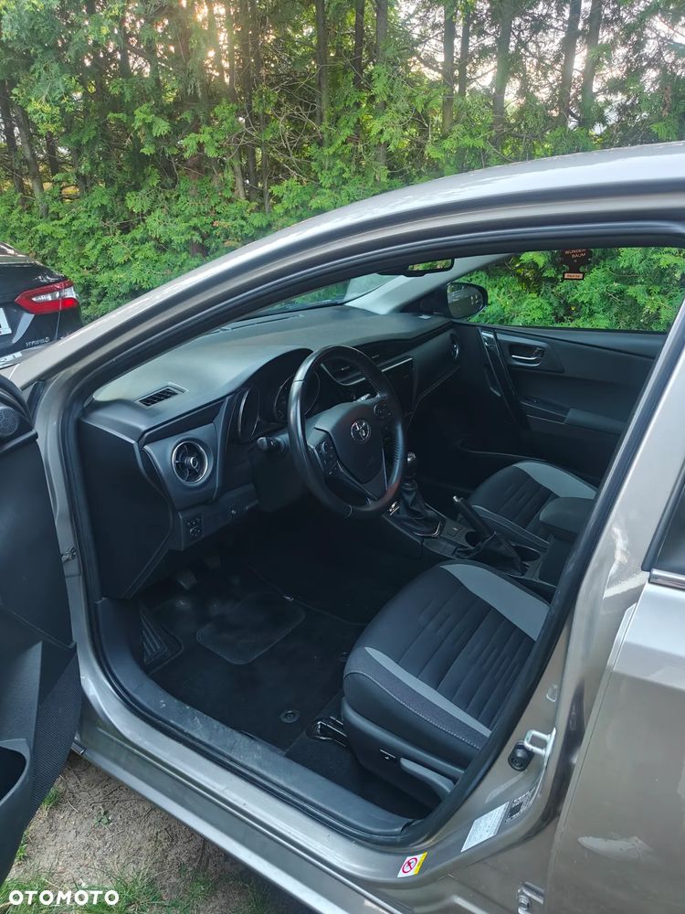 Toyota Auris 1.6 Premium Comfort - 14