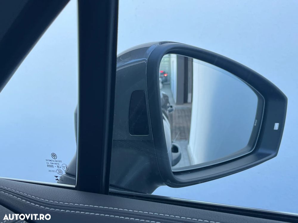 Volkswagen Touareg V6 TDI 4MOTION R-Line - 24