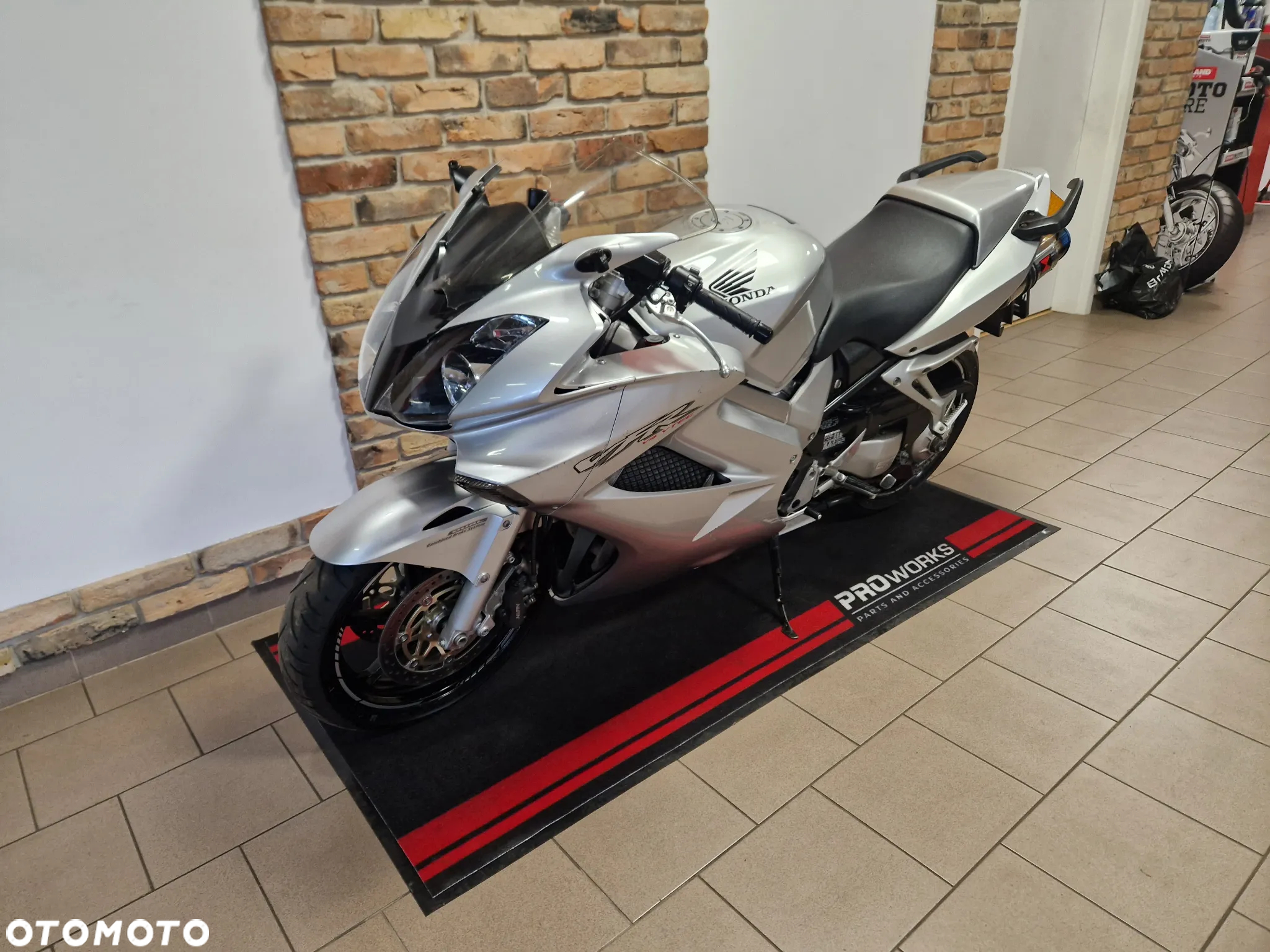 Honda VFR - 23