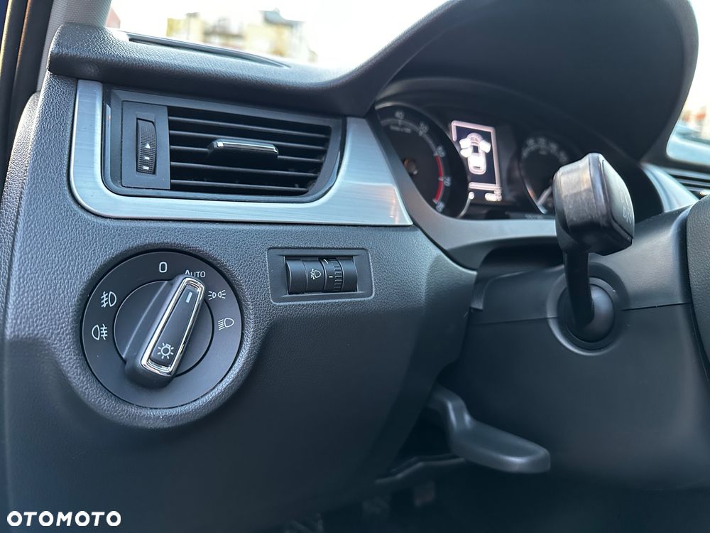 Skoda RAPID 1.0 TSI Ambition - 21