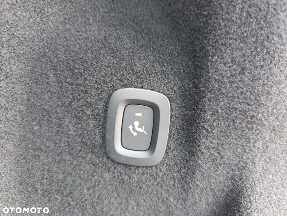Volvo XC 60 B4 D AWD Plus Bright - 24