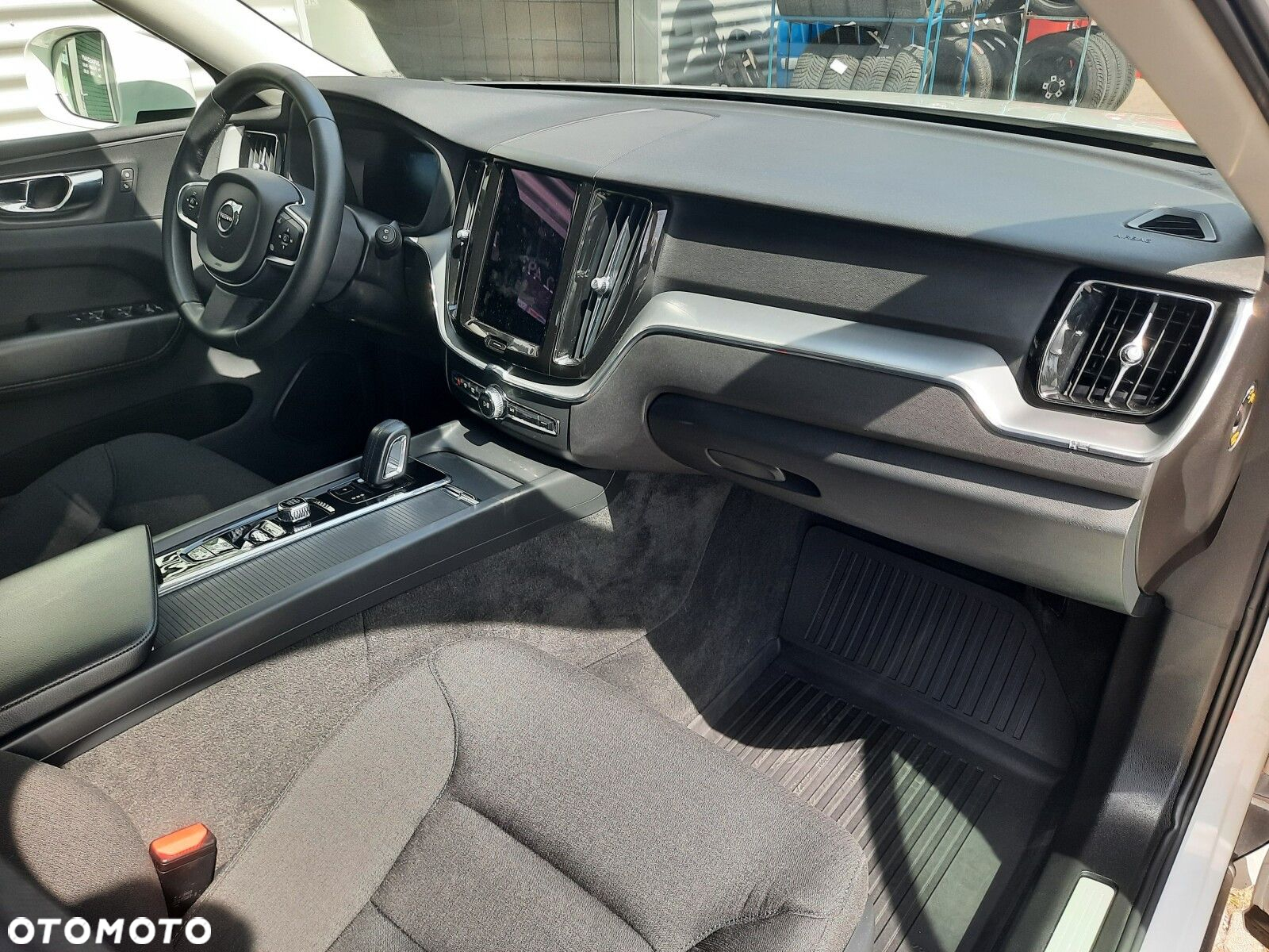 Volvo XC 60 B4 B Momentum - 14