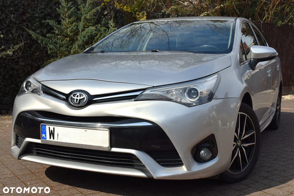 Toyota Avensis 1.8 Premium - 11