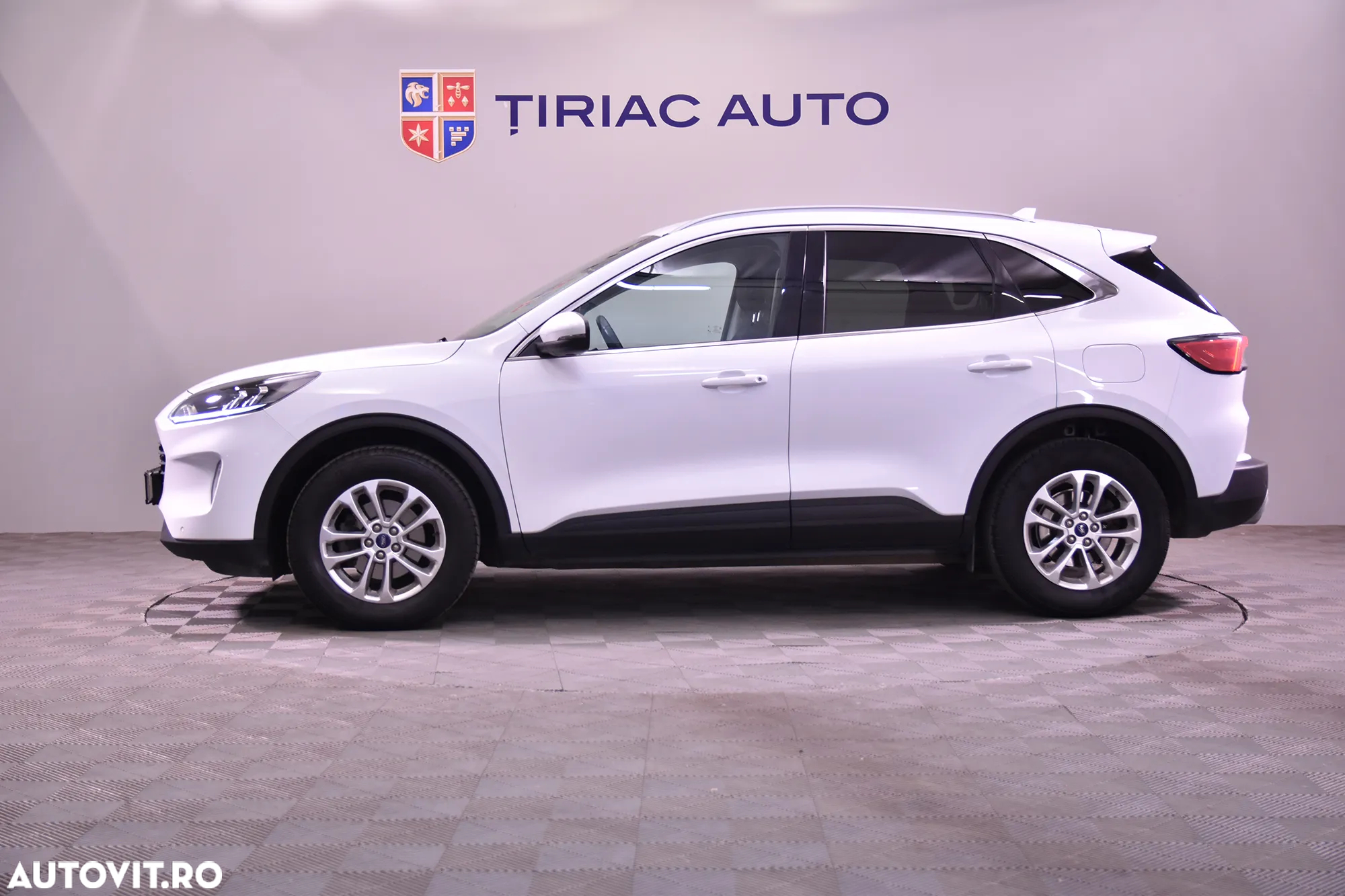 Ford Kuga - 2