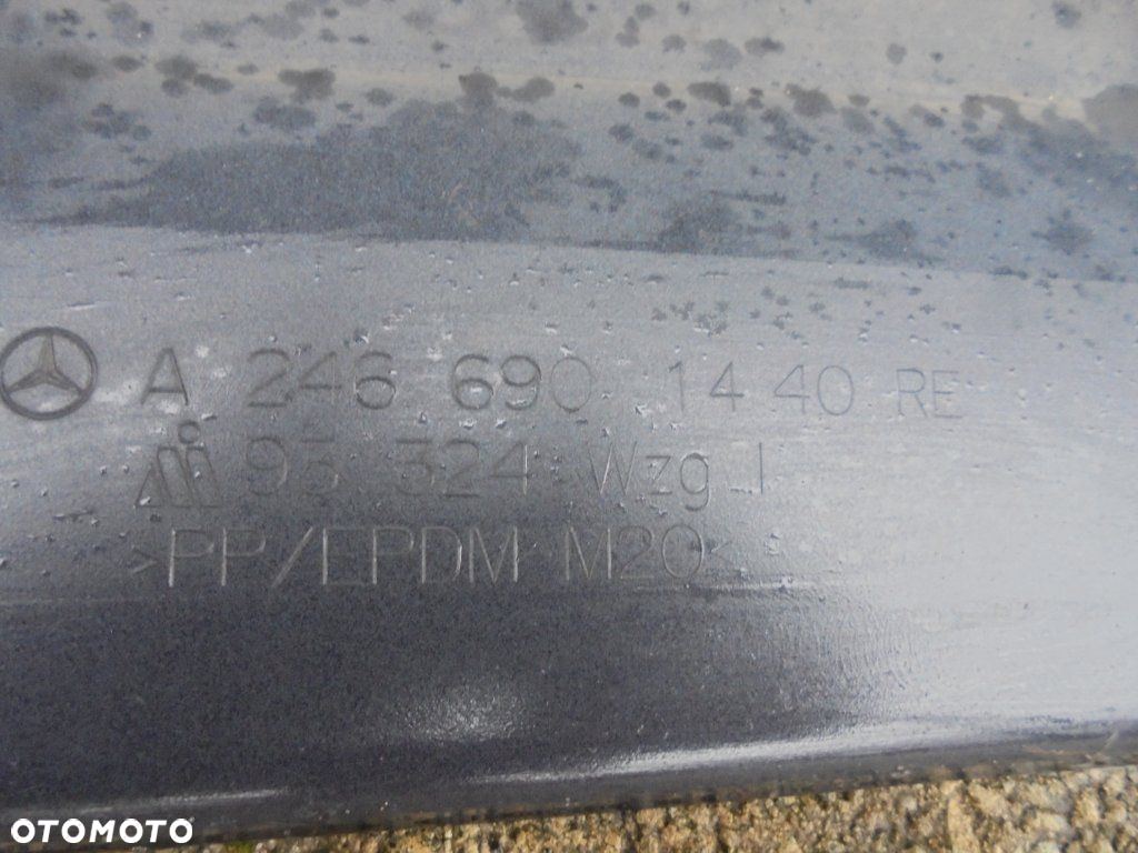 MERCEDES B-KLASA W246 - listwa progowa prawa - 2