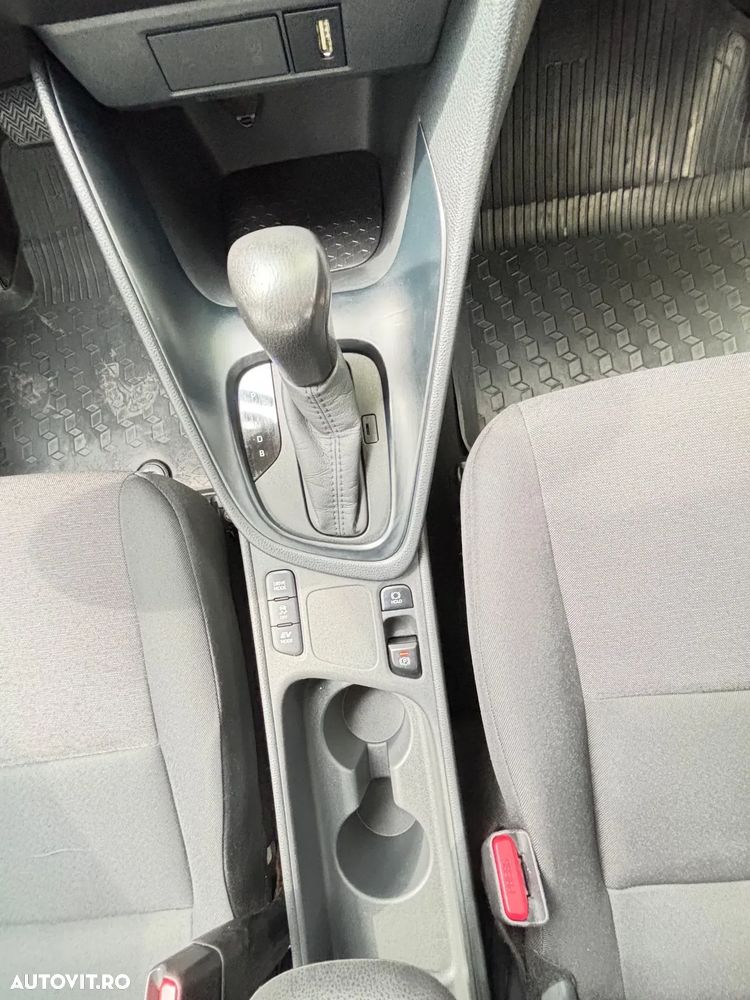 Toyota Yaris 1.5 VVT-i HSD Dynamic - 15