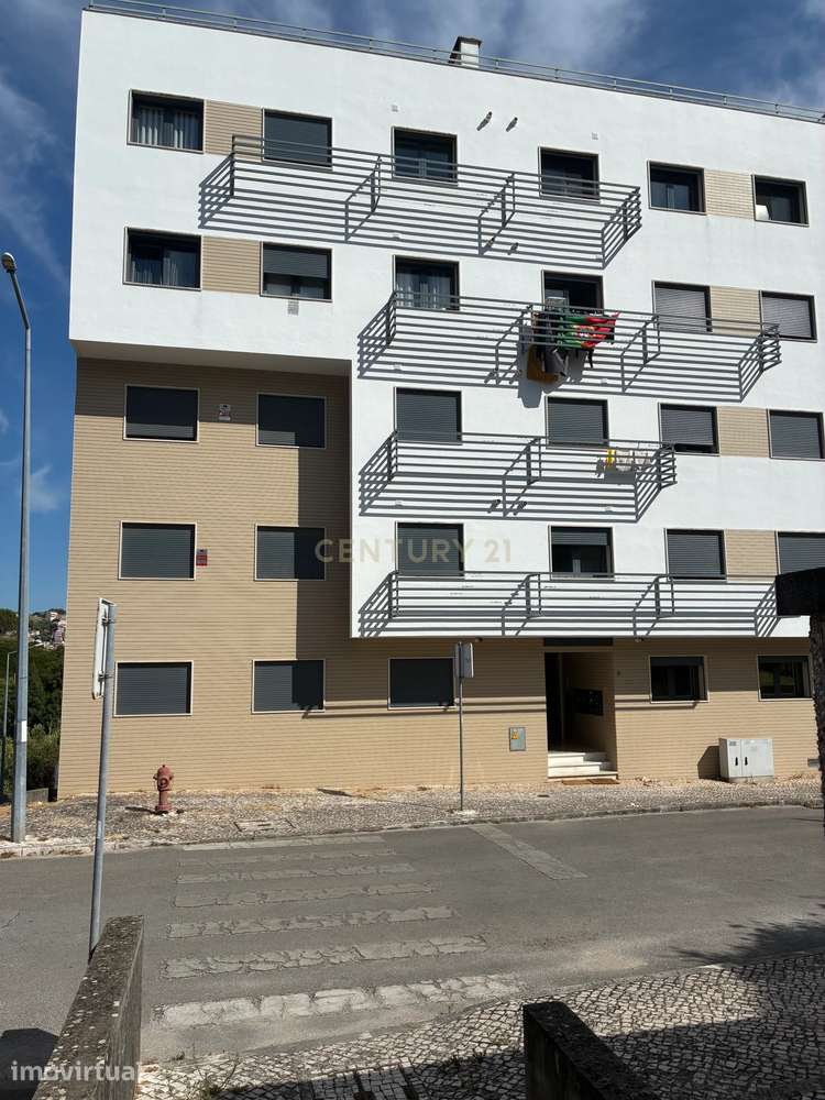 T3 com varanda, garagem espaçosa e arrecadação - Grande imagem: 4/20