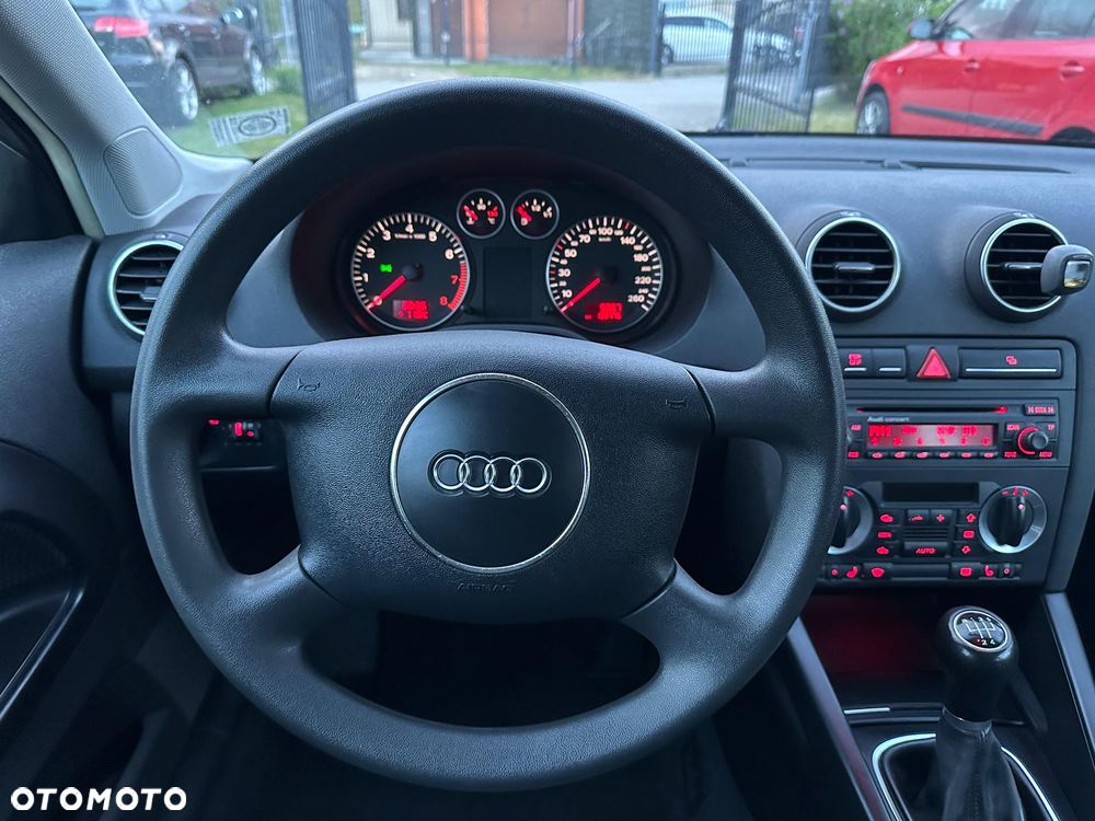 Audi A3 3-drzwiowe 1.6 Attraction - 15