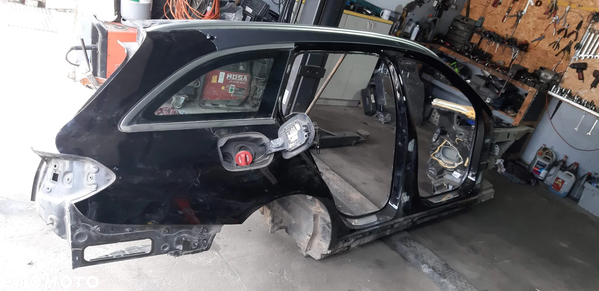 Bok prawy ćwiartka próg słupek 040 Mercedes W213 2017r 2.0d kombi - 2